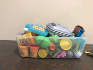 lot 4658 image: PlayDoh Lot of dough and accessories