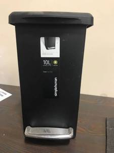 lot 4660 image: Simple Human 10 liter trash can