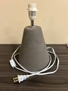 lot 4690 image: Lamp, gray