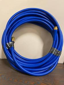lot 4708 image: Blue Hose
