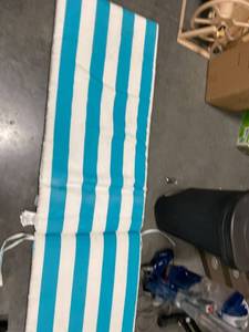 lot 4725 image: Pillow Perfect Lounger Chair Condition