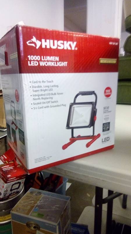 lot 740 image: Husky 5 Ft. 1000 Lumen Led Work Light Jp