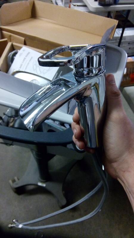 lot 947 image: Glacier Bay Kiso 4 in. Centerset Single Handle Low-Arc Bathroom Faucet in Chrome (Grey)