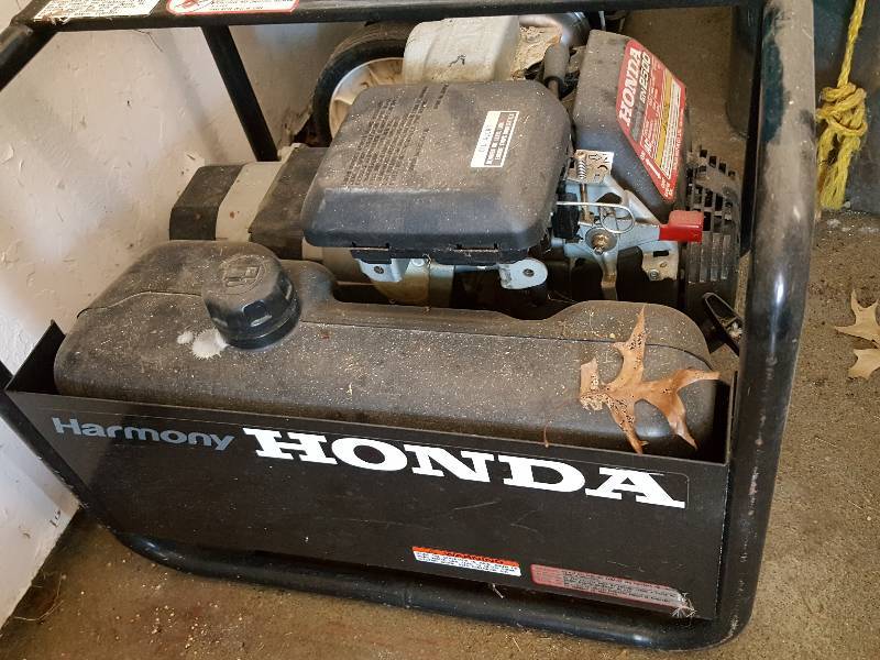 Low hours and use on this Honda Harmony EN 2500 watt gas powered ...