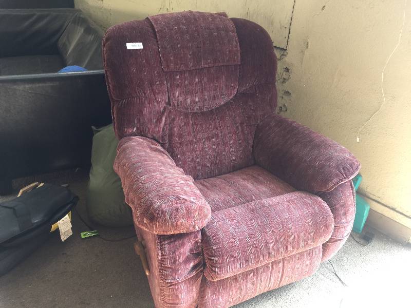 lot 7072 image: ROCKIN MASSAGIN  RECLINER -  BY LAY-Z-BOY