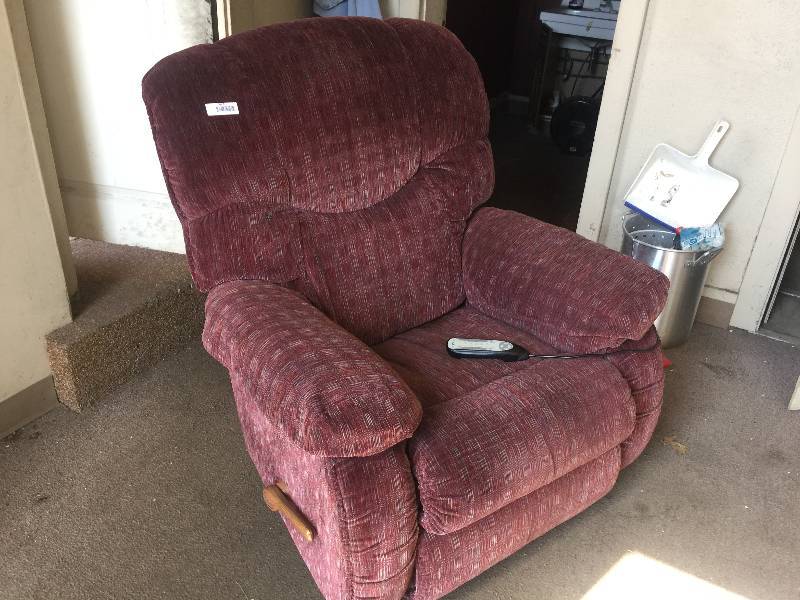 lot 7073 image: ROCKIN MASSAGIN  RECLINER 2-  BY LAY-Z-BOY