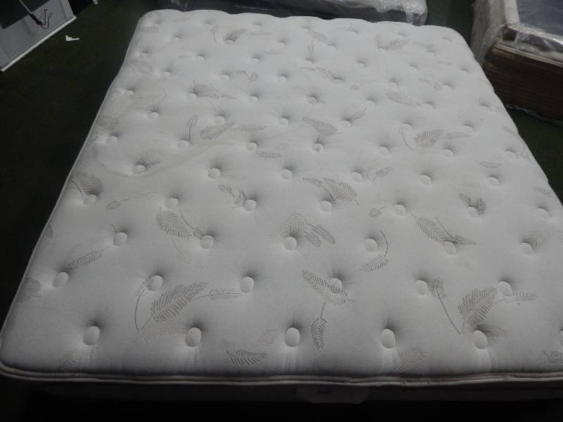 lot 1044 image: Sealy Posterpedic  Winsome King