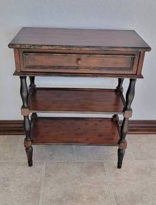 lot 114 image: Accent Table with 1 Drawer - 26 x 14 x 31