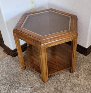 lot 119 image: Octagon End Table with Rattan Accent and Glass Insert - 23 x 20