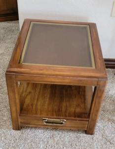 lot 120 image: End Table with Rattan Accent and Glass Insert - 22 x 27 x 20