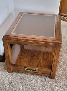 lot 121 image: End Table with Rattan Accent and Glass Insert - 22 x 27 x 20