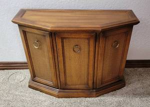 lot 122 image: Entryway Cabinet - 36 x 14 x 28