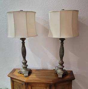 lot 125 image: (2) Matching Table Lamps - 34 Tall