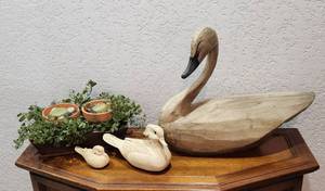 lot 134 image: 3 Wooden Ducks and Faux Plants