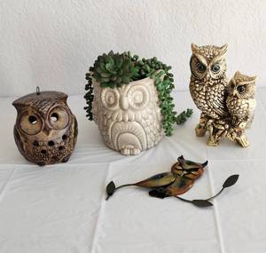 lot 137 image: Owl Decor
