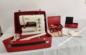 lot 146 image: Bernina Sewing Machine Model 830 and Accessories - Portable - Powers On