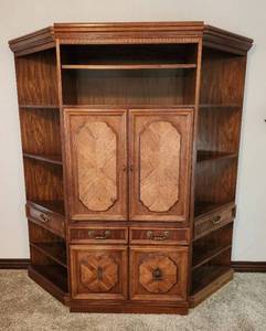 lot 174 image: Lenoir House 3pc Furniture Entertainment Storage Set - Main Unit (34 x 21 x 76) - Each Corner Piece (17 x 24 x 76)