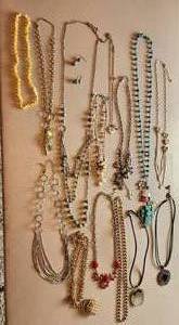 lot 181 image: Jewelry