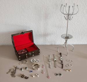 lot 183 image: Jewelry, Watches, Necklace Holder and Jewelry Box