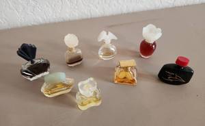 lot 184 image: Miniature Perfume Bottles