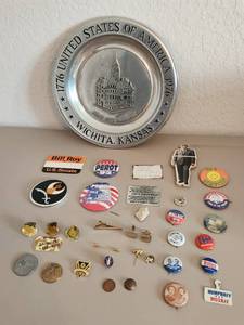 lot 186 image: Coins, Cufflinks, Buttons, Pins and Collectibles
