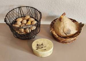lot 193 image: Farmhouse Decor