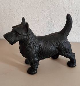 lot 198 image: Cast Iron Scottie Dog Doorstop