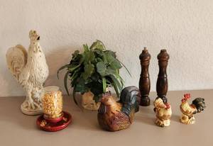 lot 200 image: Roosters, Faux Plant and 2 Wood Salt & Pepper Shakers