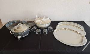 lot 211 image: Fleur Arcoroc Punch Bowl with12 cups & spoon, 2 Large Serving Bowls, 2 Tin Platters and Covered Casserole Dish