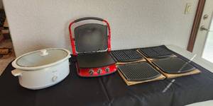 lot 215 image: Food Network 4 in 1 Grill Station and Toastmaster Crockpot