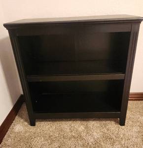 lot 221 image: Bookshelf - 32 x 13.5 x 34.5 - Matches Lots 109, 110 and 266