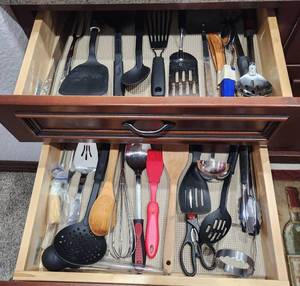 lot 231 image: Utensils