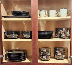 lot 246 image: Pfaltzgraff Taos 51 pc Set - Excellent Condition - Bring Boxes
