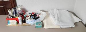 lot 261 image: Fabric and Sewing Supplies