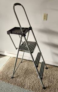 lot 401 image: Cosco Folding Paint Ladder - Model 11-612 PBL