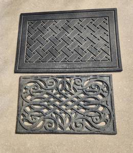 lot 407 image: 2 Outdoor Door Mats - 35 x 23 and 29.5 x 18