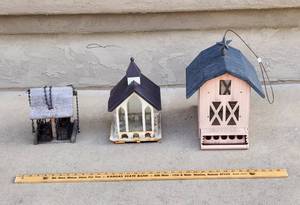 lot 409 image: 3 Bird Houses