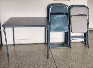 lot 418 image: Card Table and 8 Folding Chairs