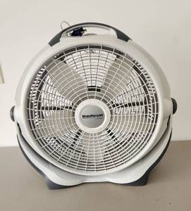 lot 424 image: Lasko Wind Machine Fan