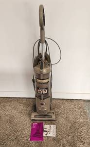 lot 428 image: Shark Navigator Deluxe Vacuum - Model NV42 26