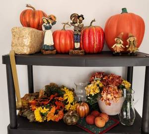 lot 429 image: Fall Decor