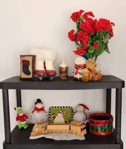 lot 434 image: Christmas Decor - Tote Included