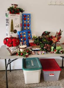lot 436 image: Christmas Decor - Totes Included
