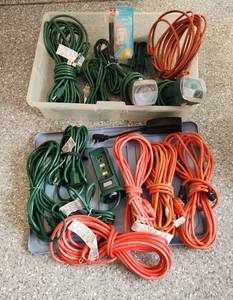 lot 438 image: Outdoor Extension Cords and Timers - Tote Included