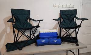 lot 445 image: 2 Camping Chairs and 2 Blankets