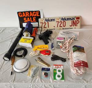 lot 468 image: Tools - Flashlights, Rope, Glue Gun and other random tools