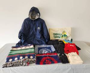 lot 475 image: Golfing Accessories - XL Jacket and Large Gloves