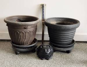 lot 487 image: Flowerpots, Rolling Bases, Rain Guage and Cat