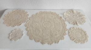 lot 271 image: Doilies