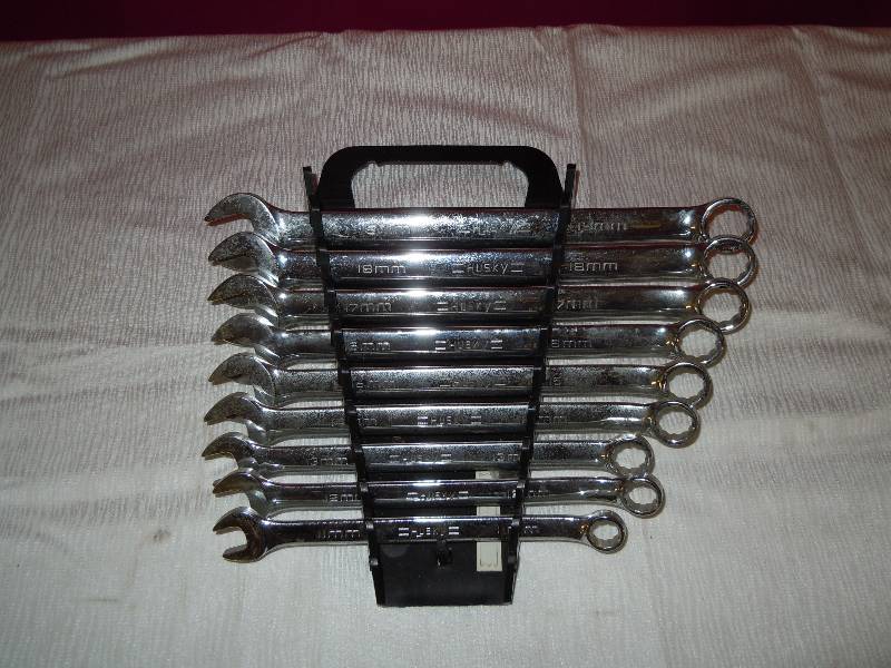 lot 103 image: Set of husky wrenches
